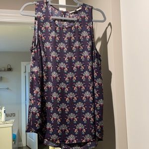 Beautiful blouse size large!